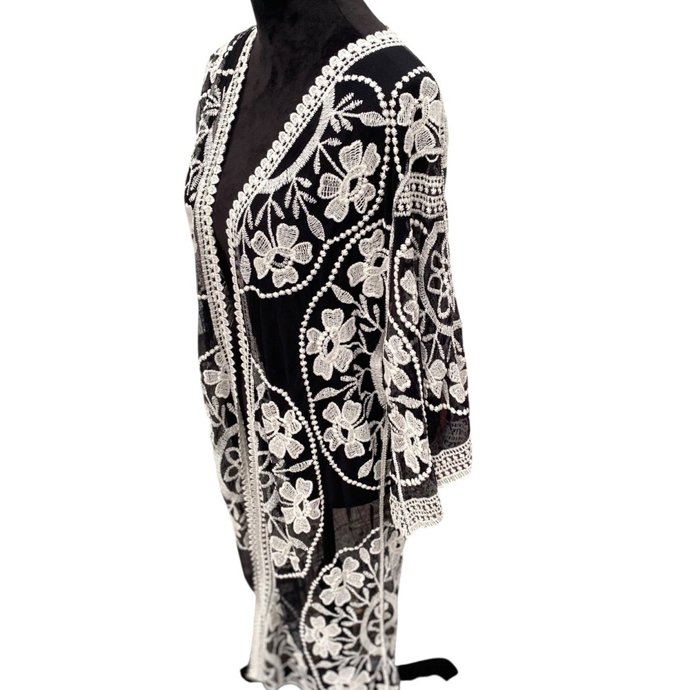 Woven Heart Black and White Floral Kimono Cardigan One Size Boho Cottage Core - Picture 3 of 14